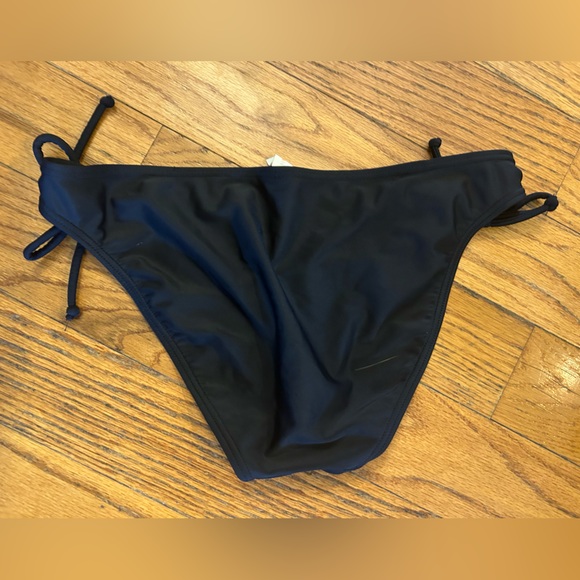 Black low rise bikini bottom Medium - Picture 2 of 2